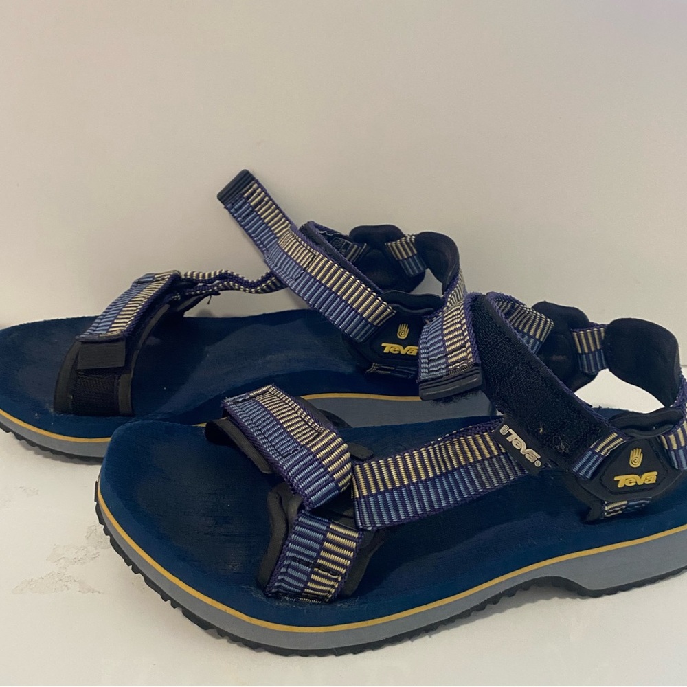 Teva woman’s ' Blue Sandals 7